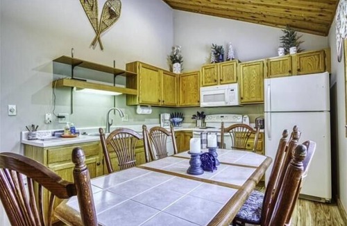 Timberline Condo | NWA4- Beautifully updated! Sleeps 8