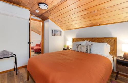 Verlot House | NWPADS-Verlot River Cabin - Hot Tub-Firepit-Beach