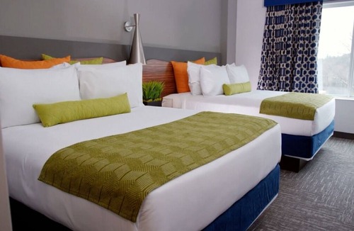 Circleville Resort | NY’s Largest Indoor Waterpark awaits! Generous Accommodation w/Patio! Pools!