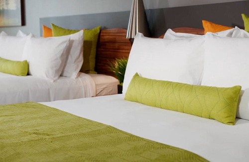 Circleville Resort | NY’s Largest Indoor Waterpark awaits! Generous Accommodation w/Patio! Pools!