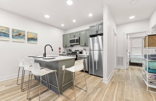 Fair Lawn Apartment | NYC Access 3BR Duplex/Sleeps 10, Free Parking