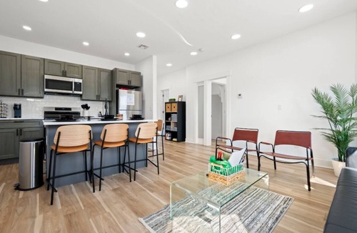 Fair Lawn Apartment | NYC Access 4BR Duplex/Sleeps 10, Free Parking