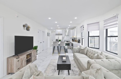 Edgewater Apartment | NYC Riverfront White Marble Sanctuary Free Parking
