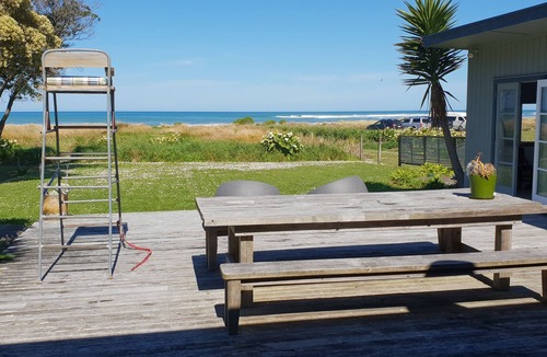 Blackhead House | Beach Front Bach Beauty