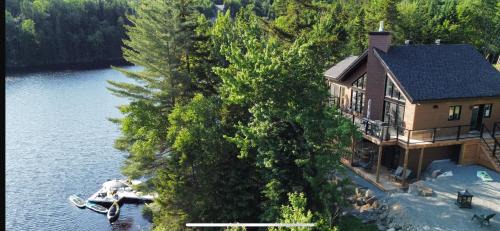 Sainte-Thecle Ski Chalet | O'Chalet 13