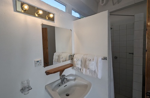 Castle Comfort Hotel | O.E. Management Anchorage Hotel