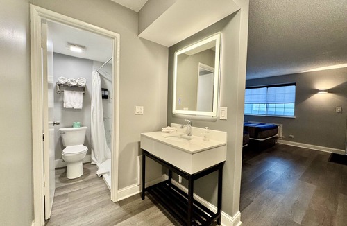 Schiller Park Hotel | O'Hare Inn & Suites