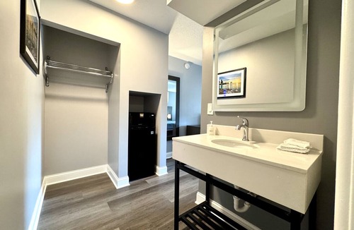 Schiller Park Hotel | O'Hare Inn & Suites