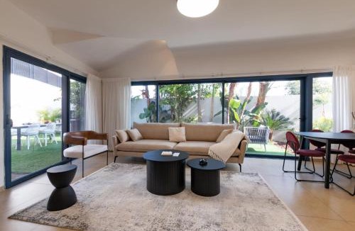 Rishon LeTsiyon House | O&O Group -Beachside Villa w Private Jacuzzi