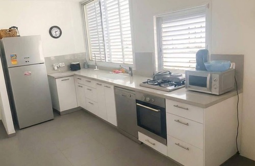 Bat Yam Apartment | O&O Group Spacious 2BR| Parking| Steps from Beach