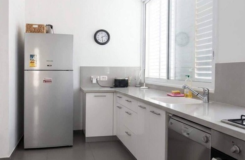 Bat Yam Apartment | O&O Group Spacious 2BR| Parking| Steps from Beach