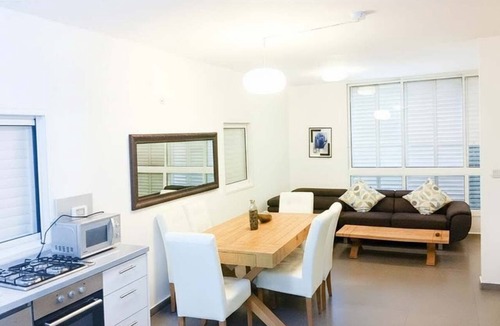Bat Yam Apartment | O&O Group Spacious 2BR| Parking| Steps from Beach