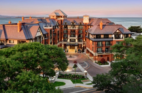 South Oak Bay Hotel | Oak Bay Beach Hotel