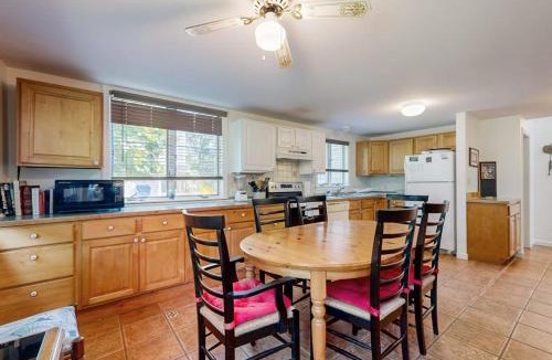 Oak Bluffs House | Oak Leaf Cape Cottage