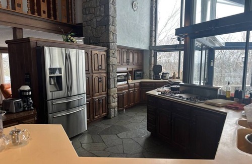 Torrington House | Oak Manor, a luxurious unmatched property including a studio Apt. on 6,6 acres.