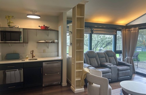 Torrington House | Oak Manor, a luxurious unmatched property including a studio Apt. on 6,6 acres.