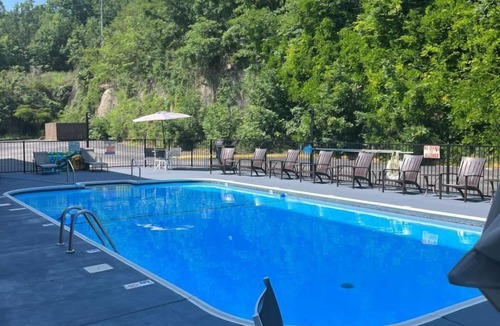 Branson Theater District Apartment | Oak Ridge at Branson Studio with Pool