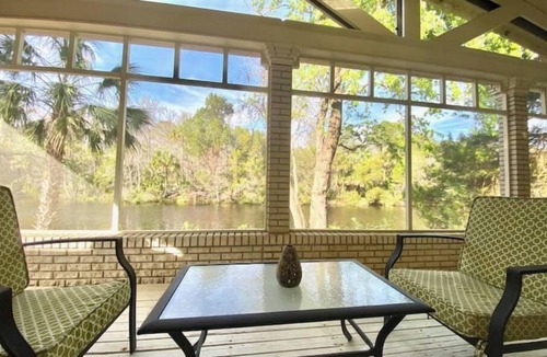 Inglis House | Oak Rock Ranch - Riverfront - Scenic Old Florida
