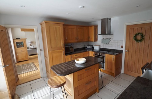 Thornton Dale Cottage | OAK TREE BARN, pet friendly, with open fire in Thornton-Le-Dale