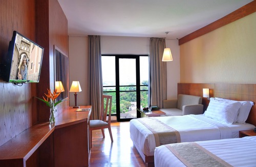 Semarang Hotel | Oak Tree Emerald Hotel & Conventions Semarang
