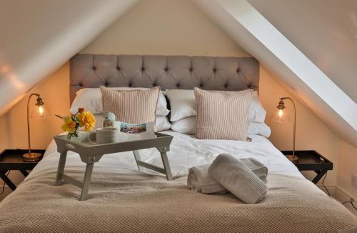 Maelor South House | Oak Tree Hideaway