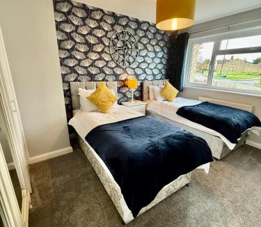 North Leigh House | Oak View - Spacious 3 Bedroom House near Oxford and the Cotswolds