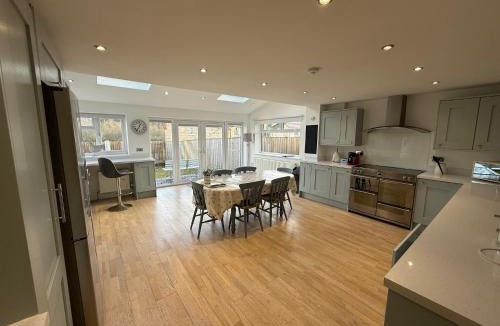 North Leigh House | Oak View - Spacious 3 Bedroom House near Oxford and the Cotswolds
