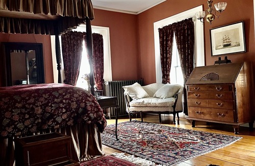 Halfmoon Bed & Breakfast | Oakcliff Bed and Breakfast