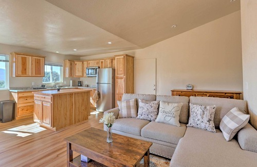 Yosemite Forks House | Oakhurst Duplex ~ 13 Mi to Yosemite National Park!
