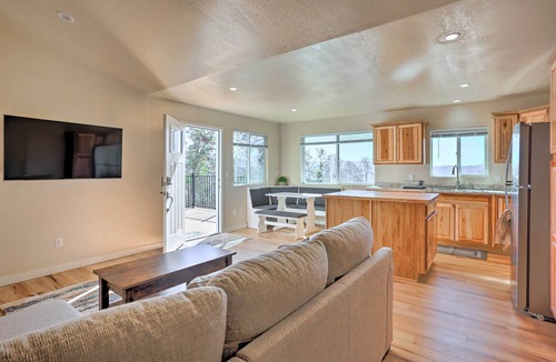 Yosemite Forks House | Oakhurst Duplex ~ 13 Mi to Yosemite National Park!