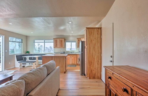Yosemite Forks House | Oakhurst Duplex ~ 13 Mi to Yosemite National Park!