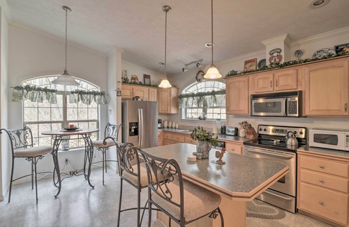Oakland House | Oakland Retreat ~ 13 Mi to Deep Creek Lake!
