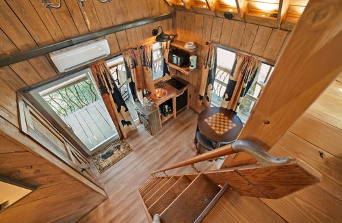 Farmington Cabin | Oakleaf Treehouse - Secluded Romantic Loft with Hot Tub & Creek