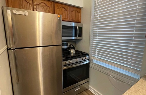 Oakley House | Oakley 2B/1B, quiet comfort close to everything