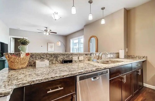 Oakley Condo | Oakley Square Sleeps 5-Fully Remodeled-Walkable