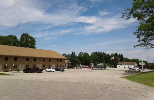Newaygo Hotel | Oakridge Motel