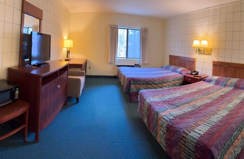 Newaygo Hotel | Oakridge Motel