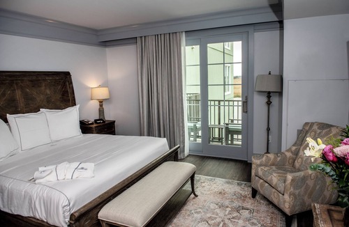 Darien Hotel | Oaks on the River