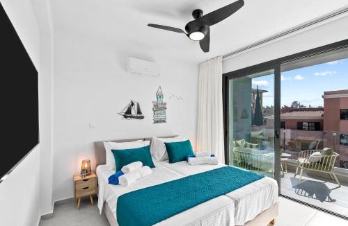 Universal Apartment | Oasis 301 Gorgeous Modern 2-Bed Complex Pool