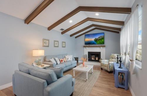 West Bradenton Villa | Oasis backyard with hot tub 4/2 close to the beach