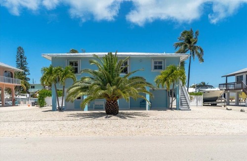 Little Venice House | Oasis Canal-Front Home: Pool, Dock, BBQ, Wide Canal Boat Access, and more!