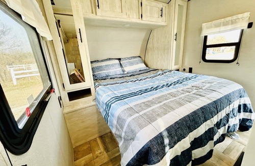 Tow Hotel | Oasis Lake Buchanan