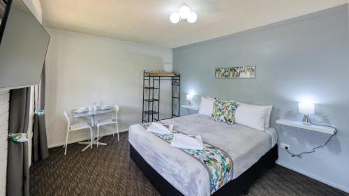 Peak Hill Hotel | Oasis Motel