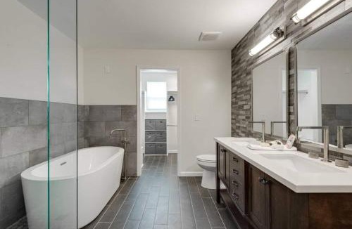 Nashville-Davidson House | Oasis of Nashville, With a pool and Hot Tub !