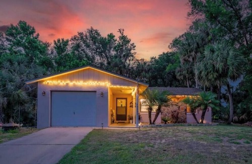 Crystal River House | Oasis privacy heated Pool Game room 3 mins Sister Spring