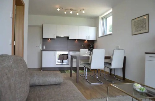 St. Pauls Apartment | Oberberghof– Garden Apartment with Natural Swimming Pond, Sauna & Panoramic View