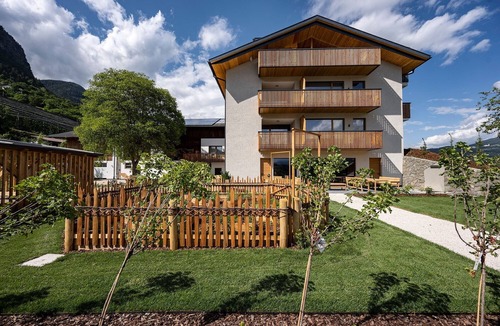 Barbiano Apartment | Oberfallerhof 'Apartment Ummi' with Mountain View, Garden & Wi-Fi