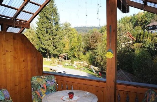 Bodenmais Apartment | Obergeschoss-FeWo Rißloch (33 m2) in Bodenmais mit überdachtem Balkon