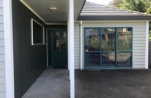 Paraparaumu House | Observation Holiday Home