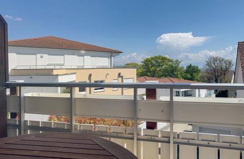 Immenstaad am Bodensee Apartment | Obst- und Ferienhof Lehle – Apartment Elstar with Shared Terrace, Garden, and Wi-Fi